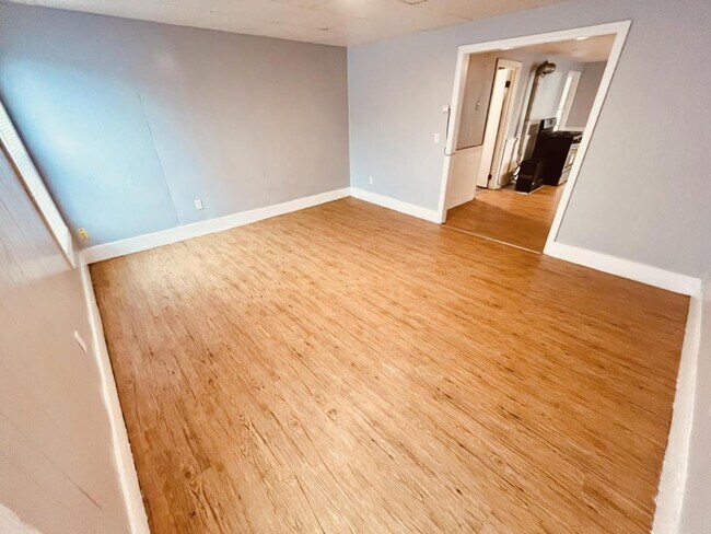 Building Photo - 181 Lincoln St. Apt. 4