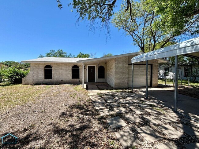 Building Photo - ADORABLE 3 bed/1.5 bath/1 car garage move-...