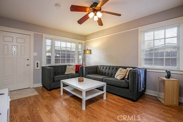 Foto del edificio - 3225 E 4th St
