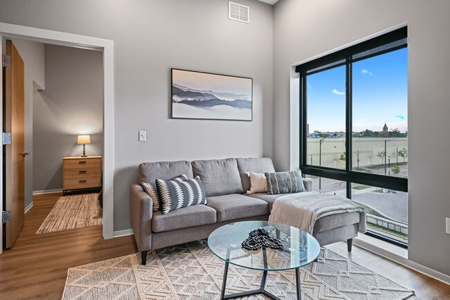 B1 - 2 Bed / 1 Bath (TYPE A) - 873SF (Furnished) - North Side Yard