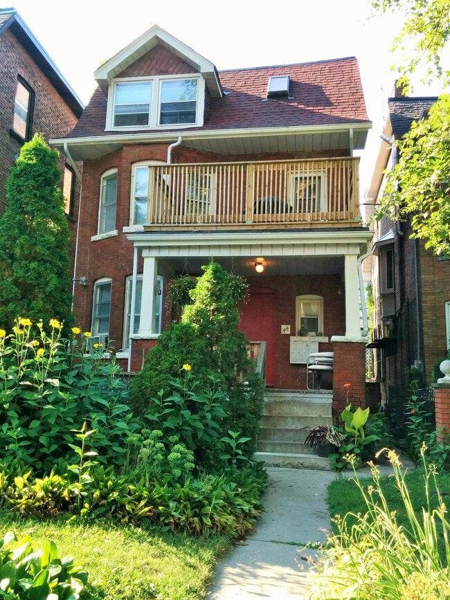 Detached three story renovated Victorian HOUSE - 44 Dundonald St