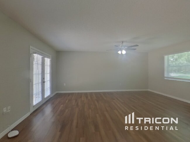 Building Photo - 4011 Palm Dr