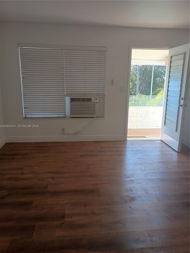Building Photo - 545 74