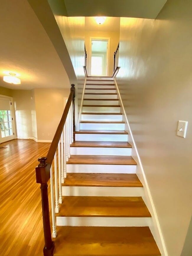 Building Photo - JUST REDUCED!!  Gorgeous 3 Bedroom Renovat...
