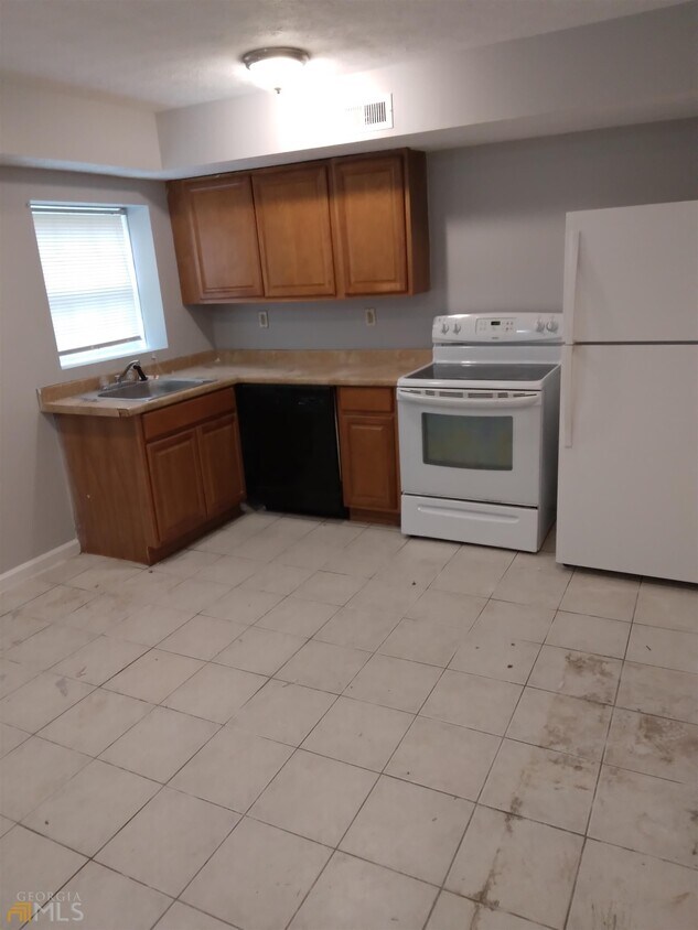 Primary Photo - 532 N Oak St