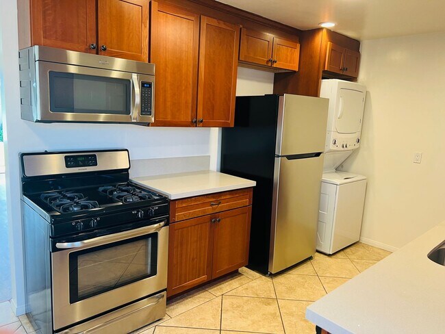 Foto del interior - Charming 1 Bedroom unit, completely remodeled with In-Unit Washer/Dryer!