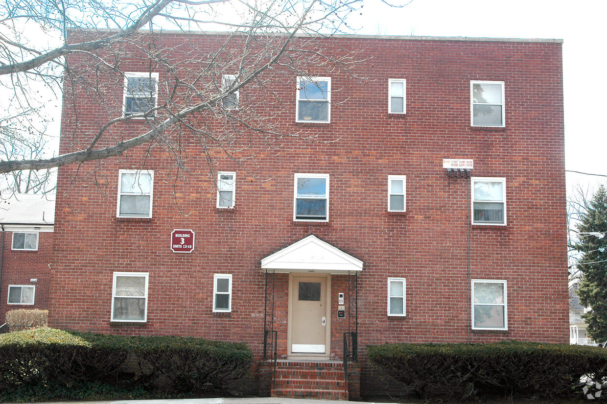 Primary Photo - 67 Elmore Ave