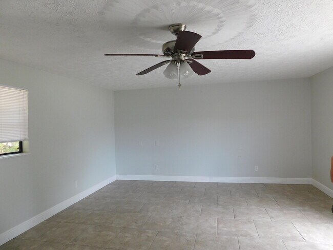 Building Photo - 5007 Star Ave