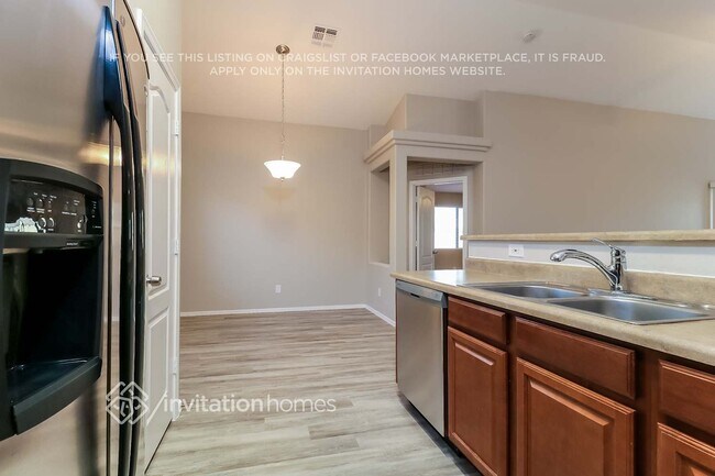 Building Photo - 5448 S 237th Ln