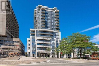 Building Photo - 736 Spadina Ave.