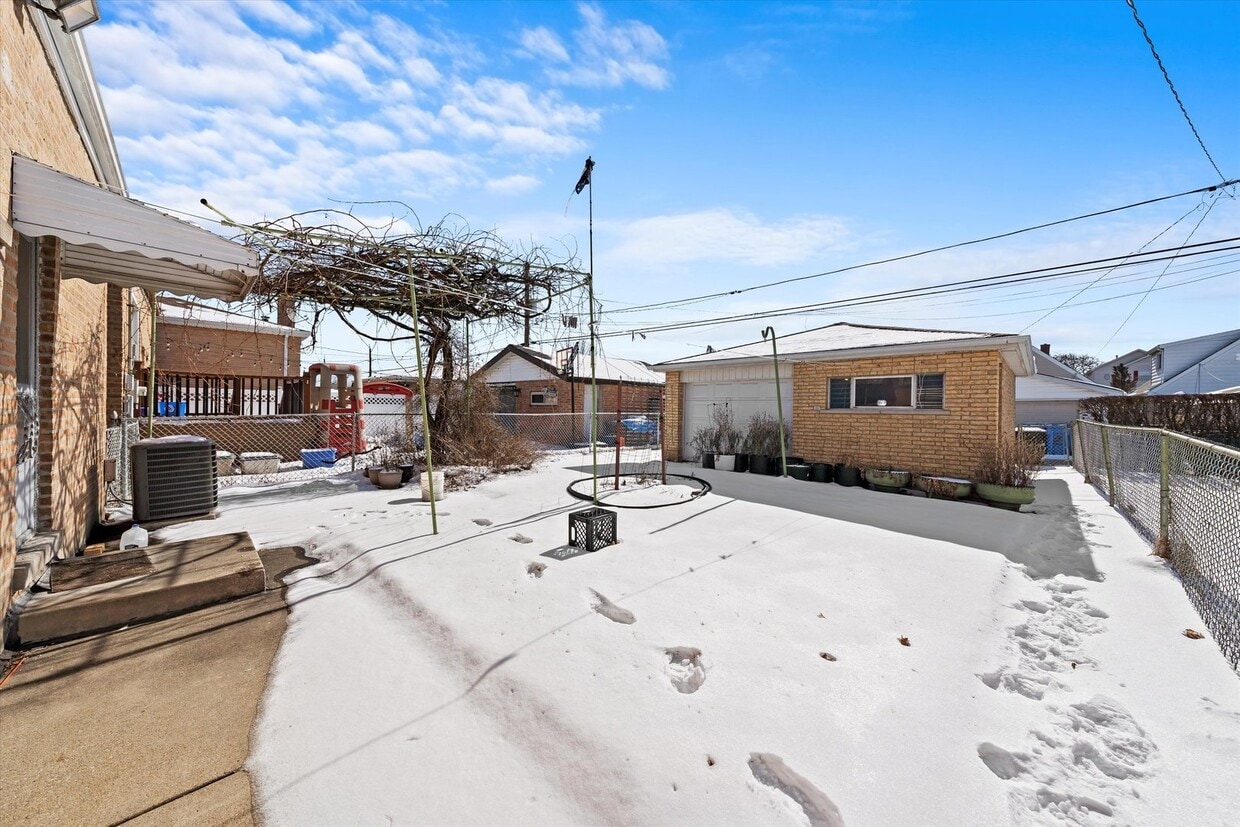 Building Photo - 6511 W 63rd Pl