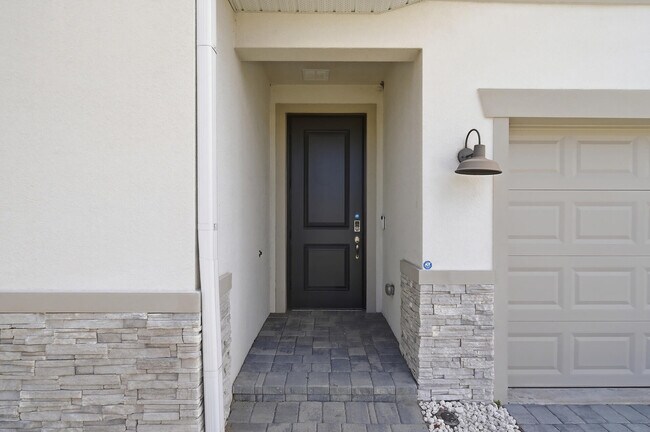 Foto del edificio - 8558 Dahlia Cir