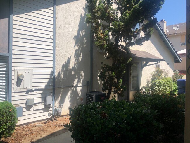 Building Photo - Coming Soon! - Paradise Hills 3BR / 2 BA T...