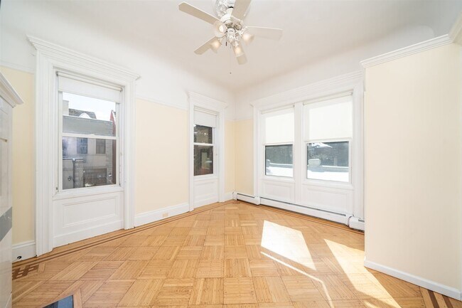 Building Photo - 927 Hudson St