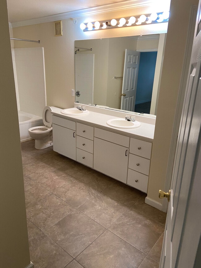 Building Photo - 18117 Bridle Bit Ln