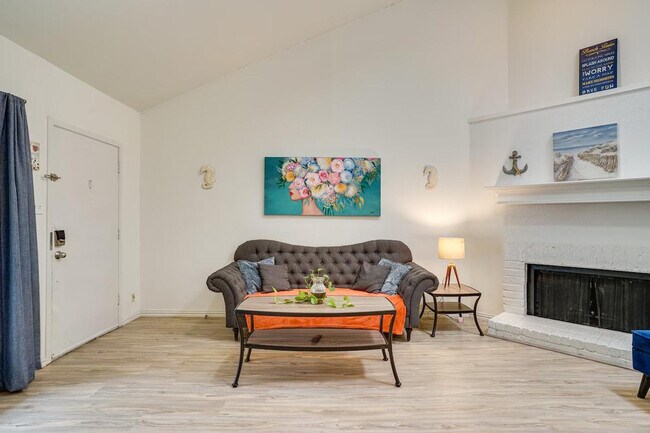 Foto del edificio - 6648 E Lovers Ln