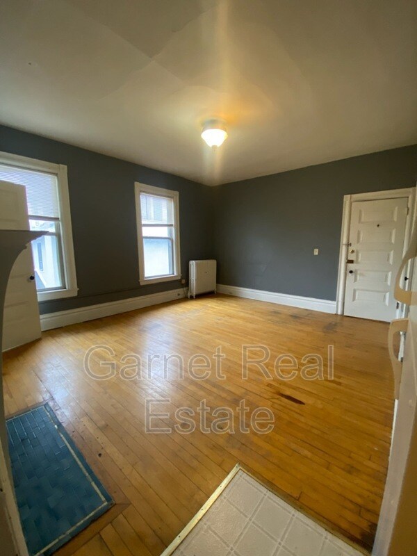 Building Photo - 583 Lincoln Ave
