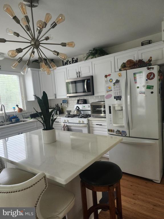 Foto del edificio - 16 Charles Ct