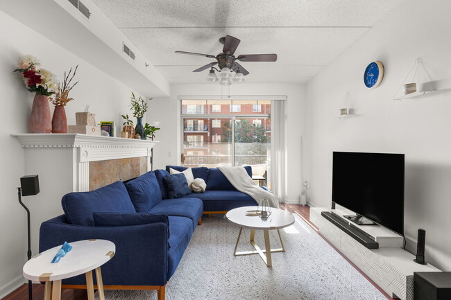 Building Photo - 656 Pearson St