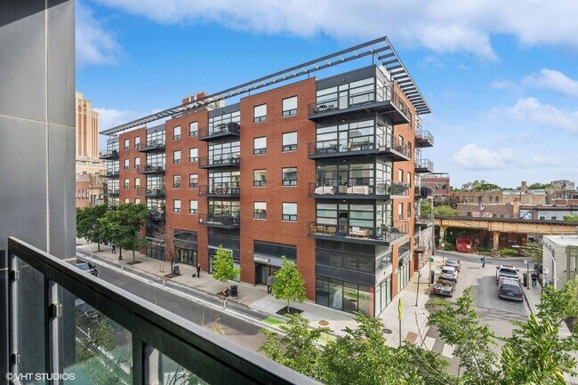 Foto del edificio - 1639 N Milwaukee Ave