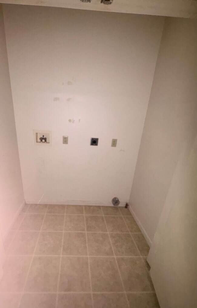 Foto del edificio - Section 8 Eligible-Spacious 3-4 Bedroom House, Yard, Parking-York City SD