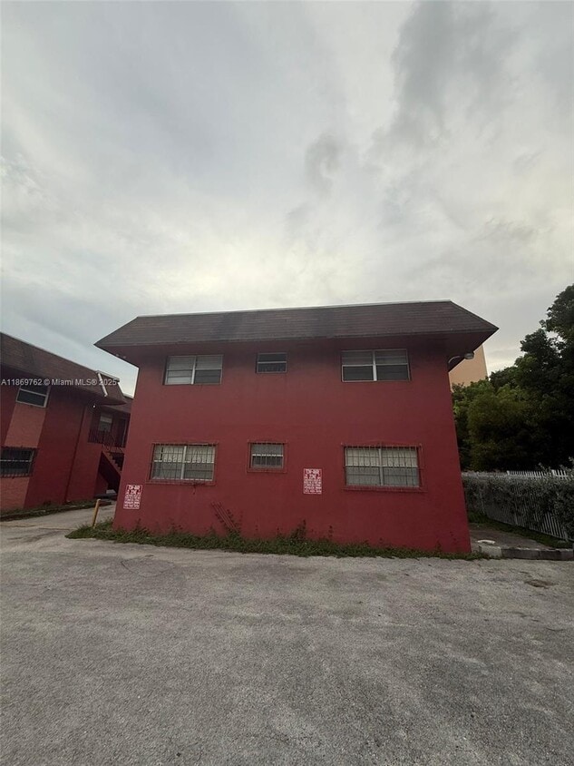 Primary Photo - 747 NW 13th Ave