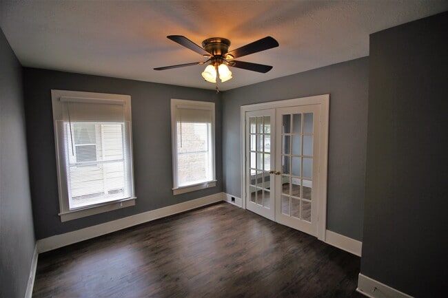 Photo - 4405 Woodside St Apartment