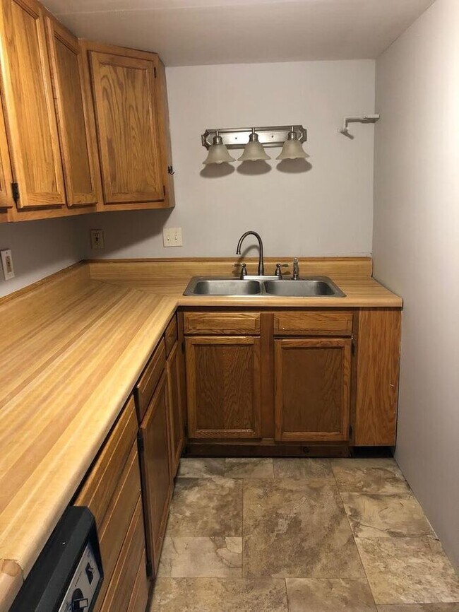 Foto del edificio - Northwest 4 Bedroom 2 Bath!