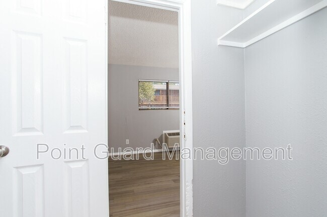 Foto del edificio - 808 N West St