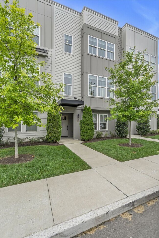 Building Photo - 4 Bed for Rent in Edison Park- The Nations!