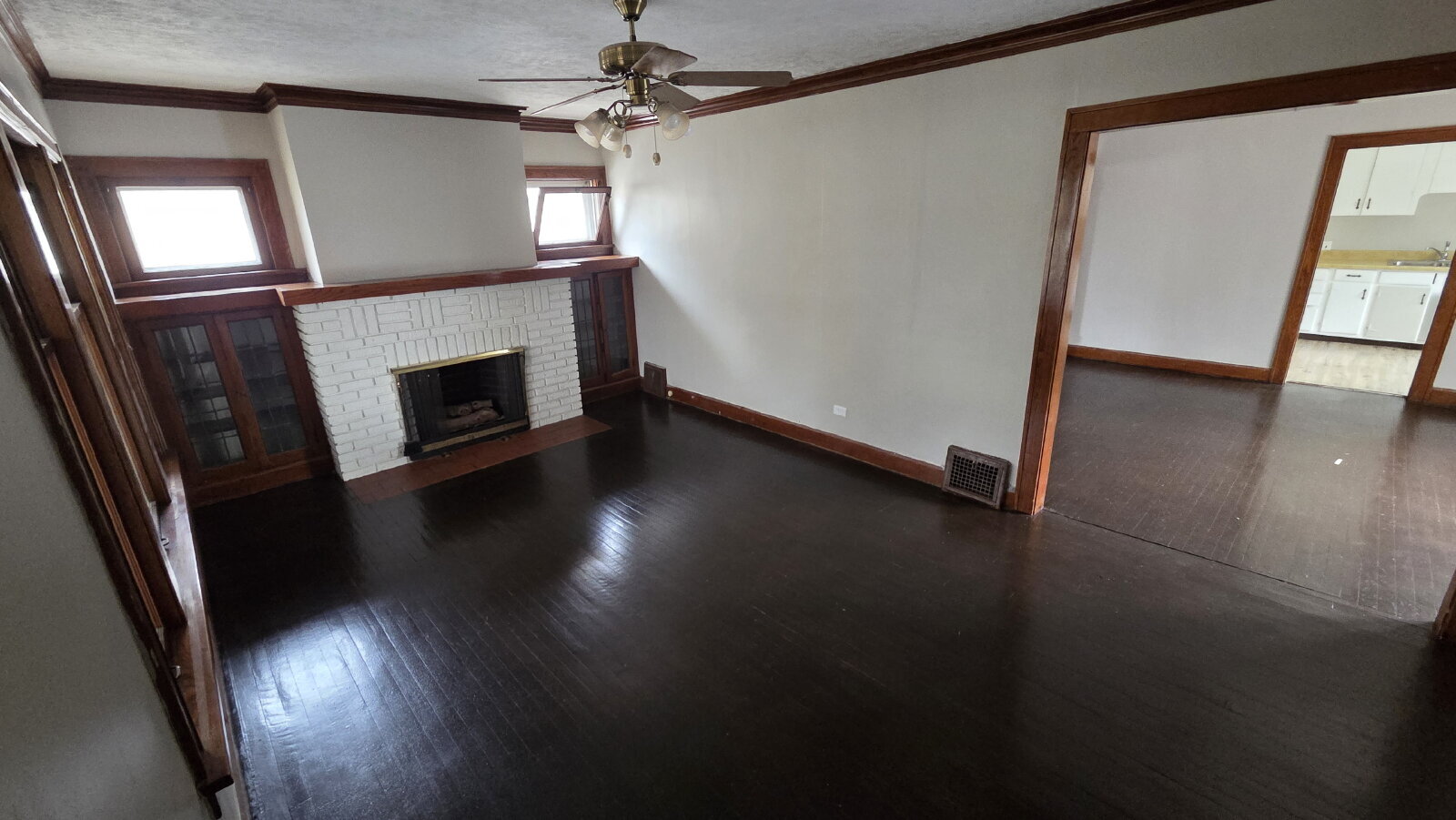 471 E 143rd St Cleveland, OH 44110 – photo 3