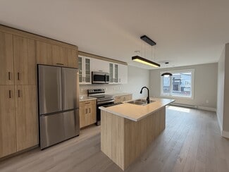 Building Photo - 50 Mia St