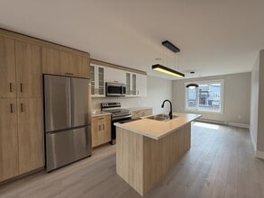 Building Photo - 63 Mia St