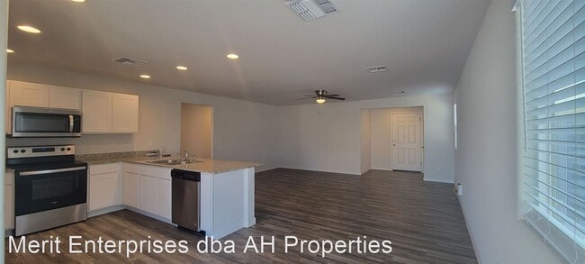 Building Photo - 3 br, 2 bath House - 2042 E JULIAN DR