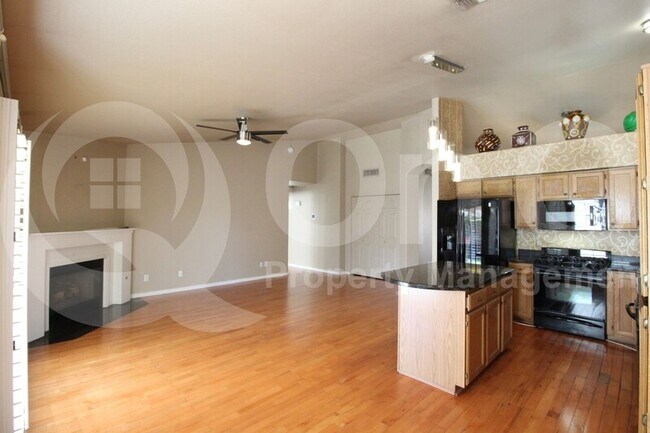 Foto del edificio - 4521 E St John Rd