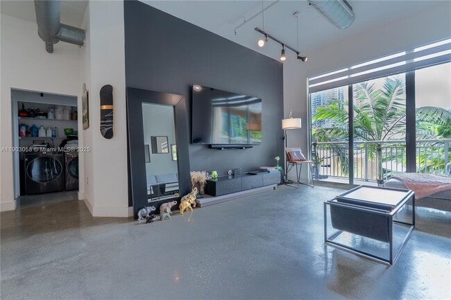 Building Photo - 2001 Biscayne Blvd