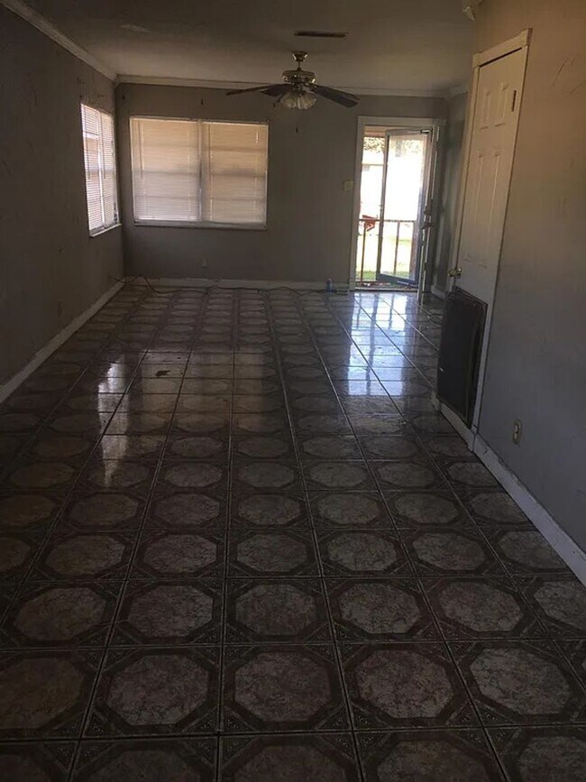 Foto del edificio - 3725 W Lynwood Dr