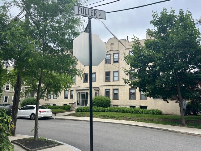 Foto del edificio - 24 Hamilton Rd