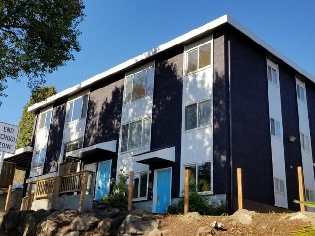 Building Photo - 2 bedroom in SEATTLE WA 98122