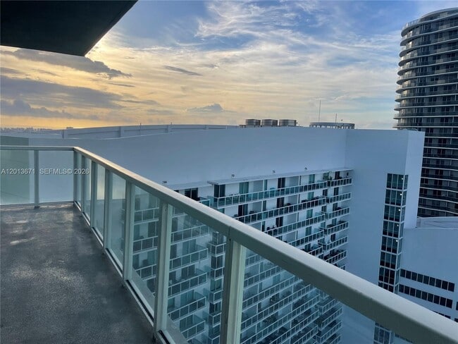 Foto del edificio - 1900 N Bayshore Dr