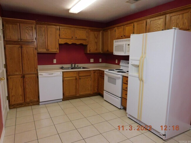 Foto del edificio - 4515 Hawkins Dr