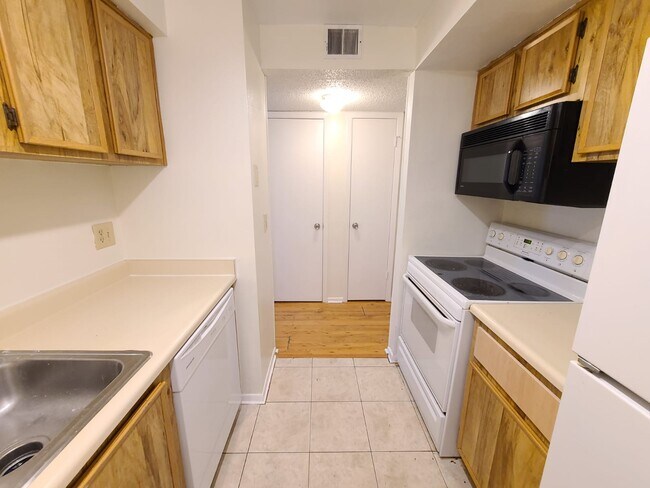 Foto del edificio - 4034 Dream Oak Pl