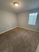 Building Photo - 837 Graymont Ave W