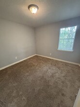 Building Photo - 837 Graymont Ave W