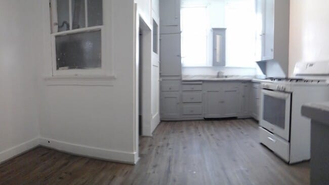 KITCHEN - 427 N Genesee Ave