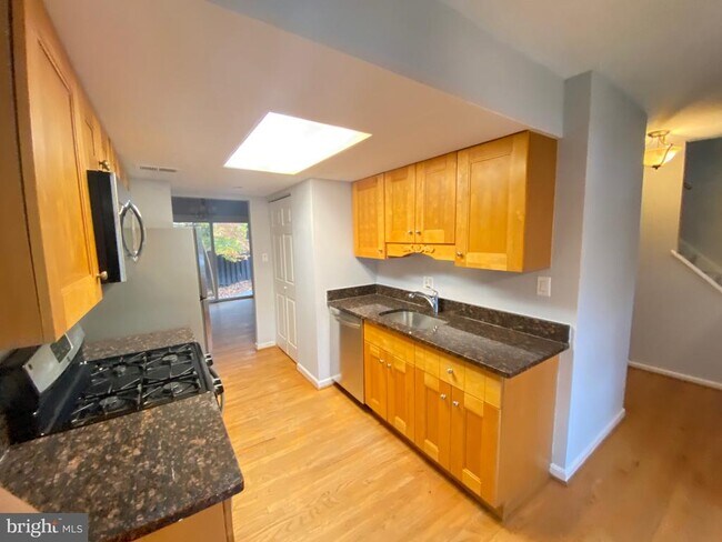 Foto del edificio - 9244 Sprucewood Rd