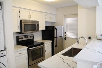 Building Photo - 11201 Lynbrook Dr