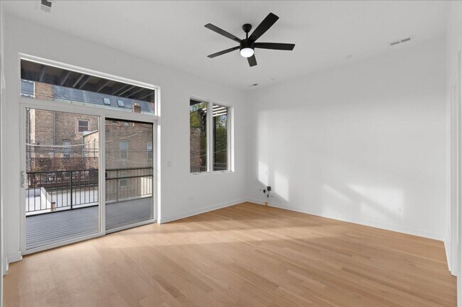 Foto del edificio - Large One Bedroom In the Heart of West Town