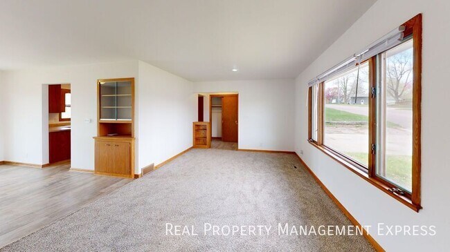 Foto del edificio - 607 E 10th St