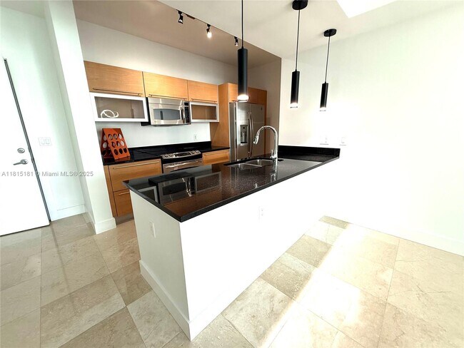 Building Photo - 950 Brickell Bay Dr